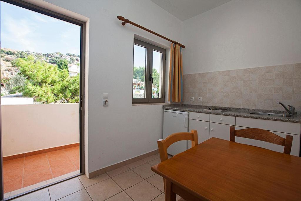 Pefki  Apostolis Hotel Apartments מראה חיצוני תמונה